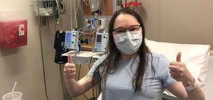 Picture of Amanda in Hospital with thumbs up 